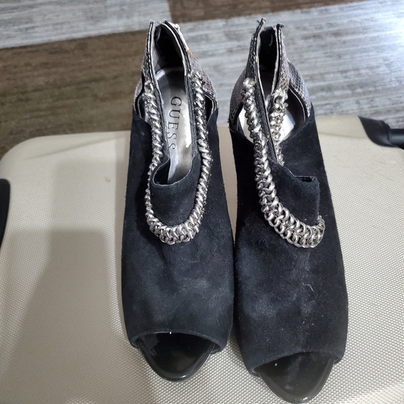 Italian Guess Suade heeled boots - Picture 2 of 2